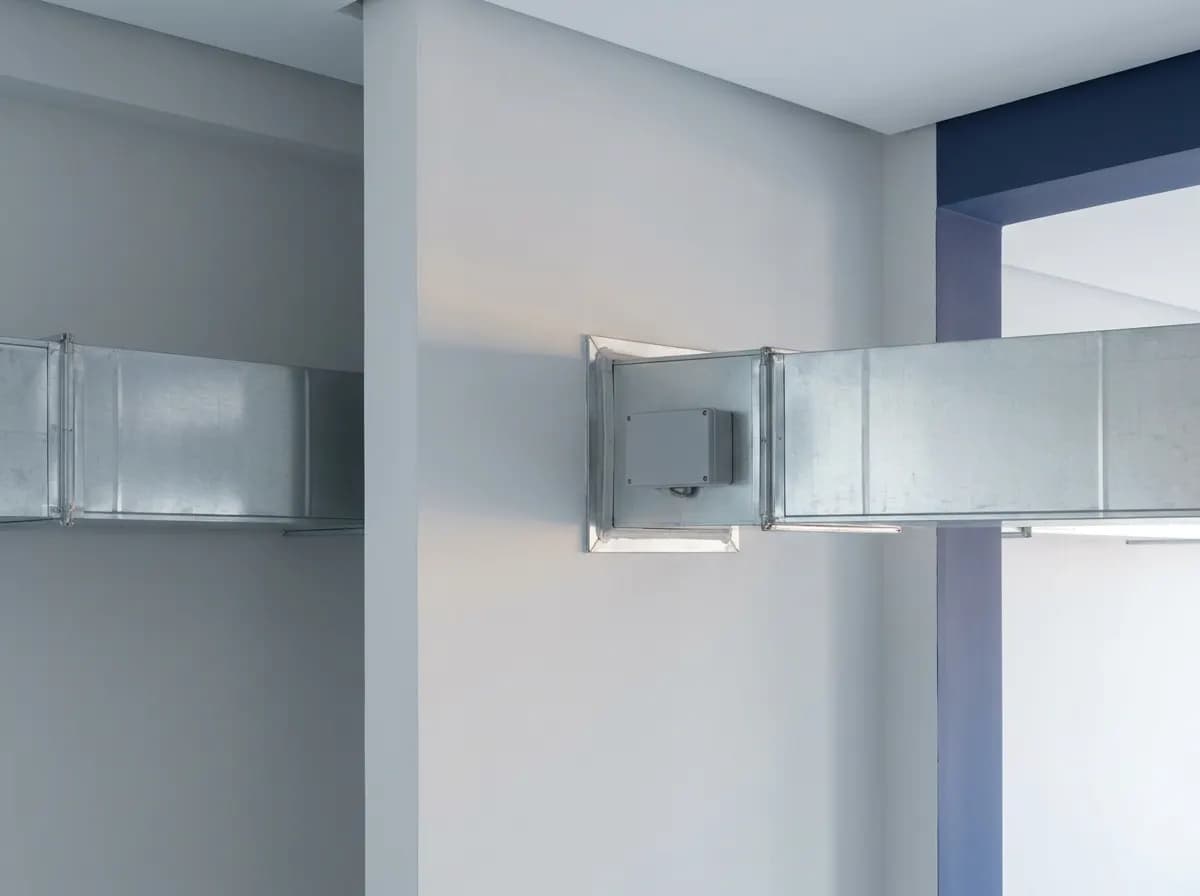 Clapet coupe-feu circulaire installé sur une gaine de ventilation